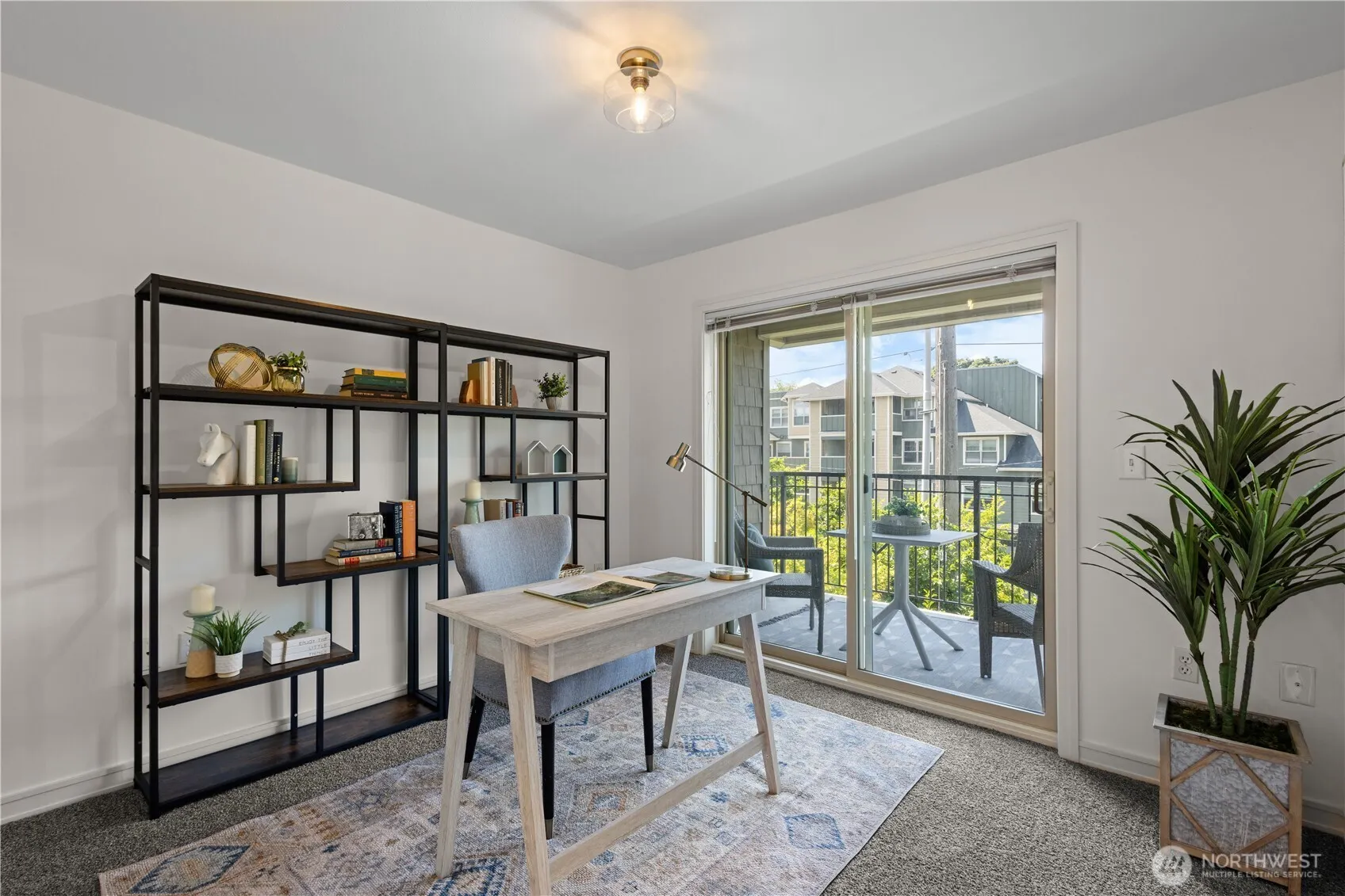 3121 W Government Way #302, Seattle, WA 98199
