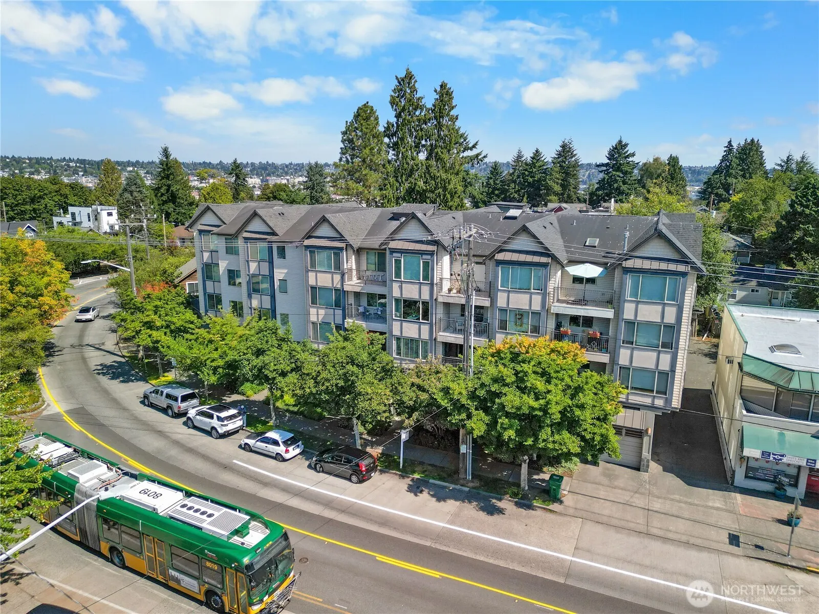 3121 W Government Way #302, Seattle, WA 98199