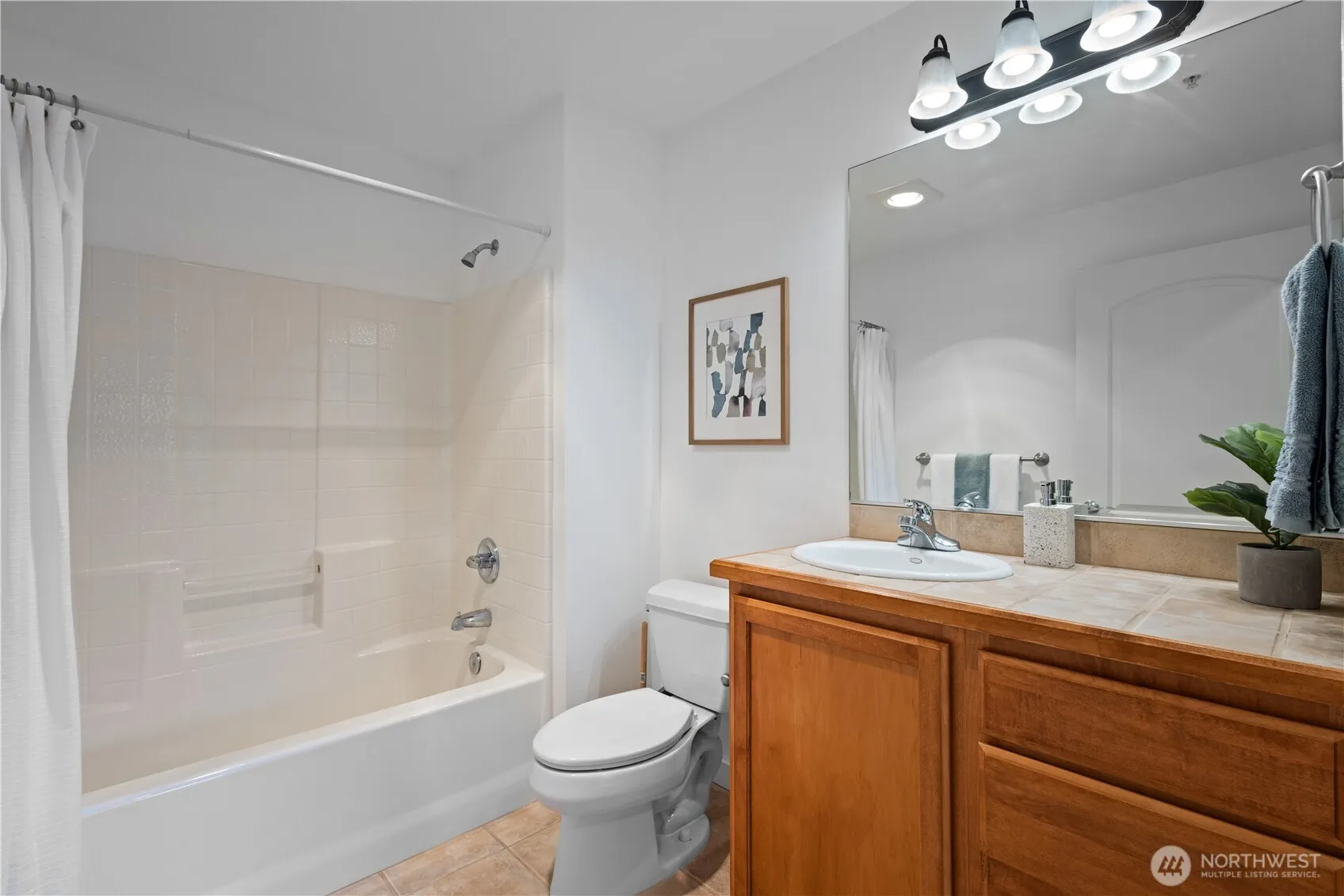 3121 W Government Way #302, Seattle, WA 98199