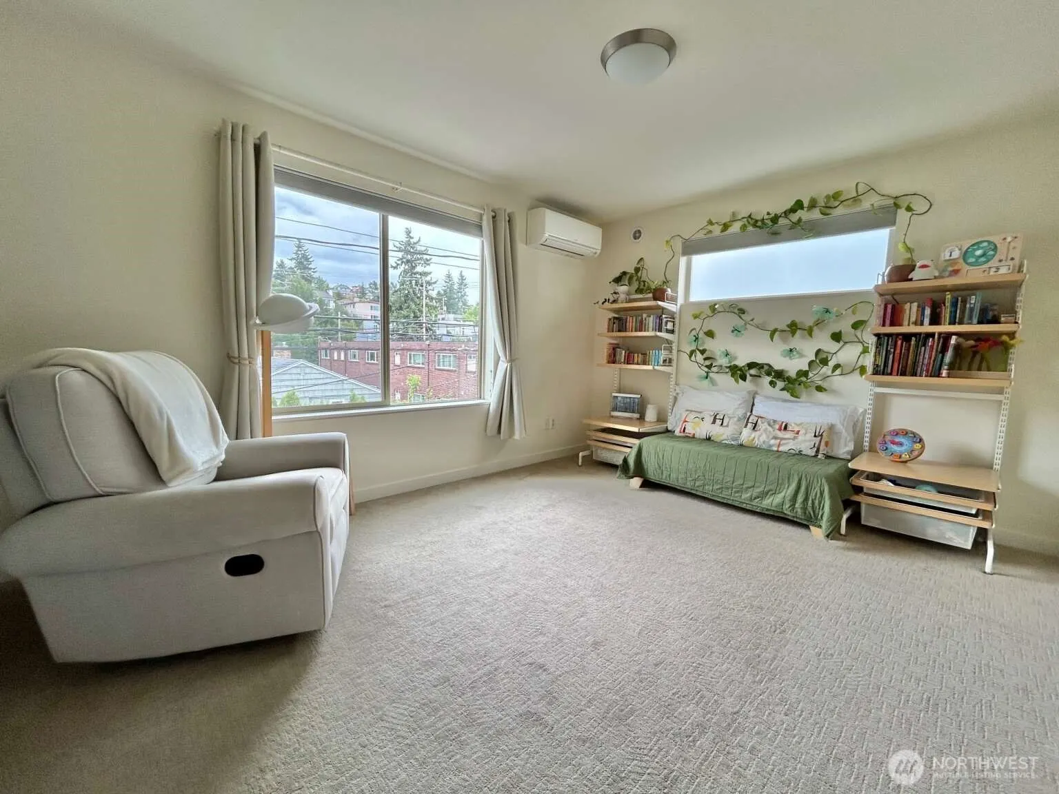 4852 40th Avenue SW #B, Seattle, WA 98116