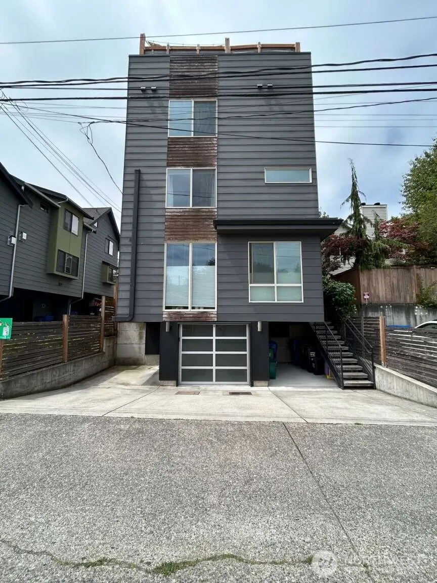 4852 40th Avenue SW #B, Seattle, WA 98116