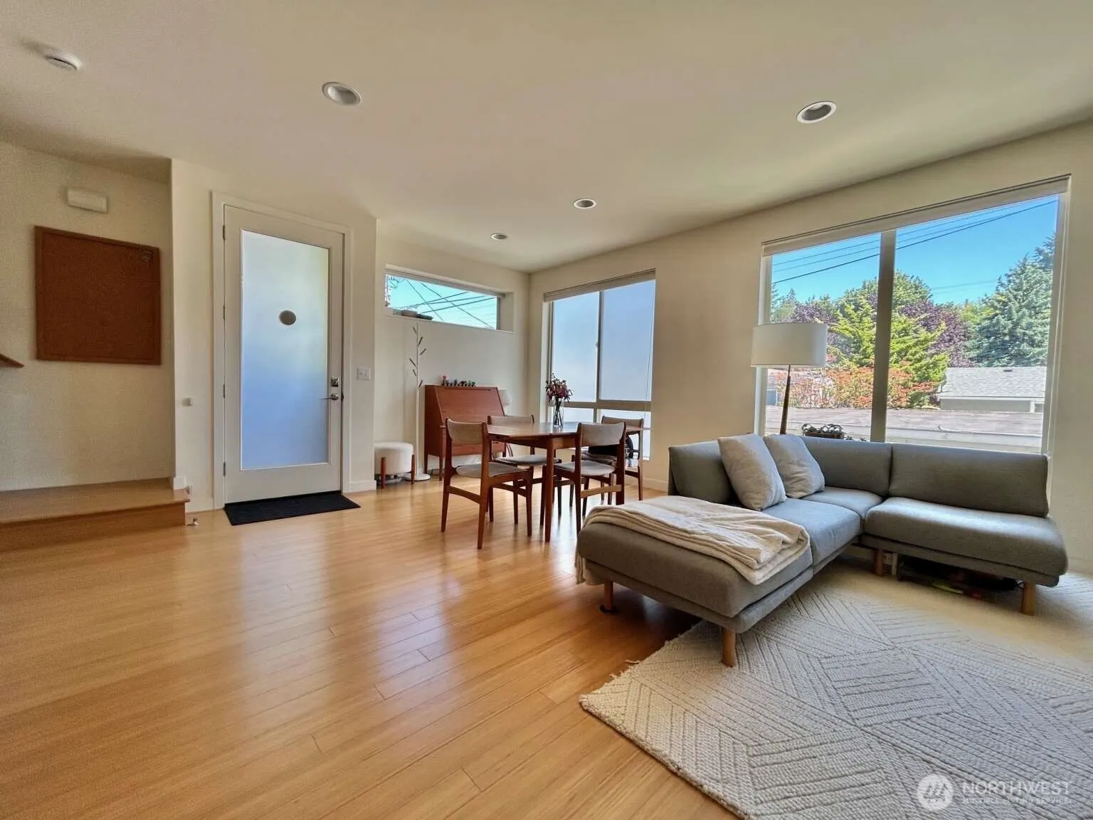 4852 40th Avenue SW #B, Seattle, WA 98116