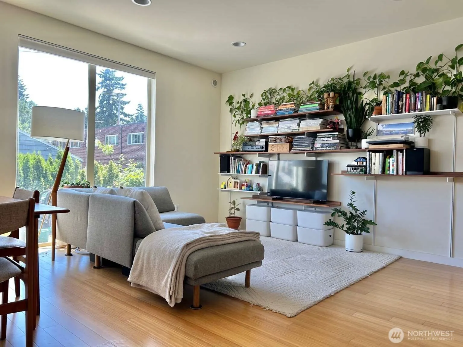 4852 40th Avenue SW #B, Seattle, WA 98116