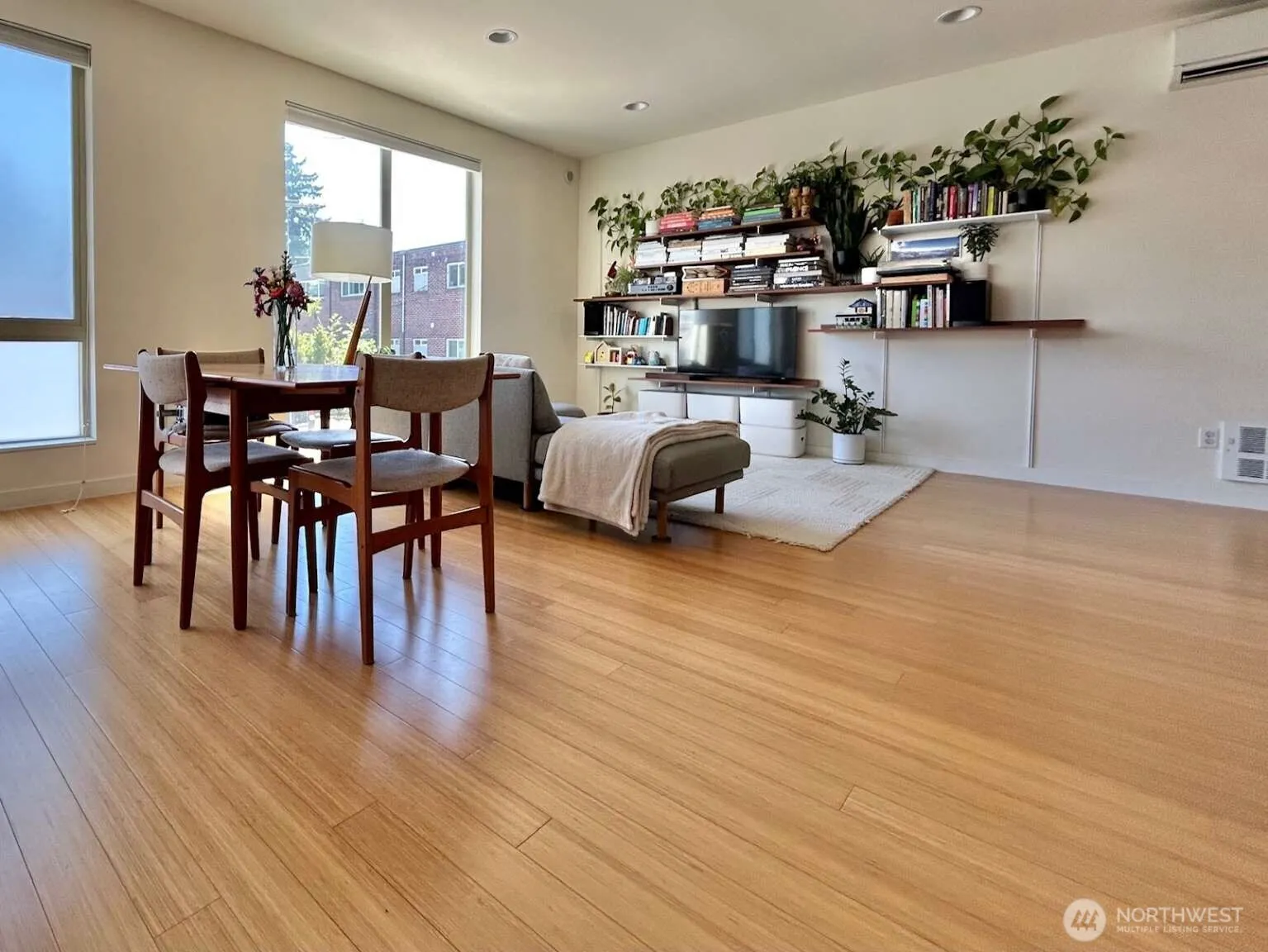 4852 40th Avenue SW #B, Seattle, WA 98116
