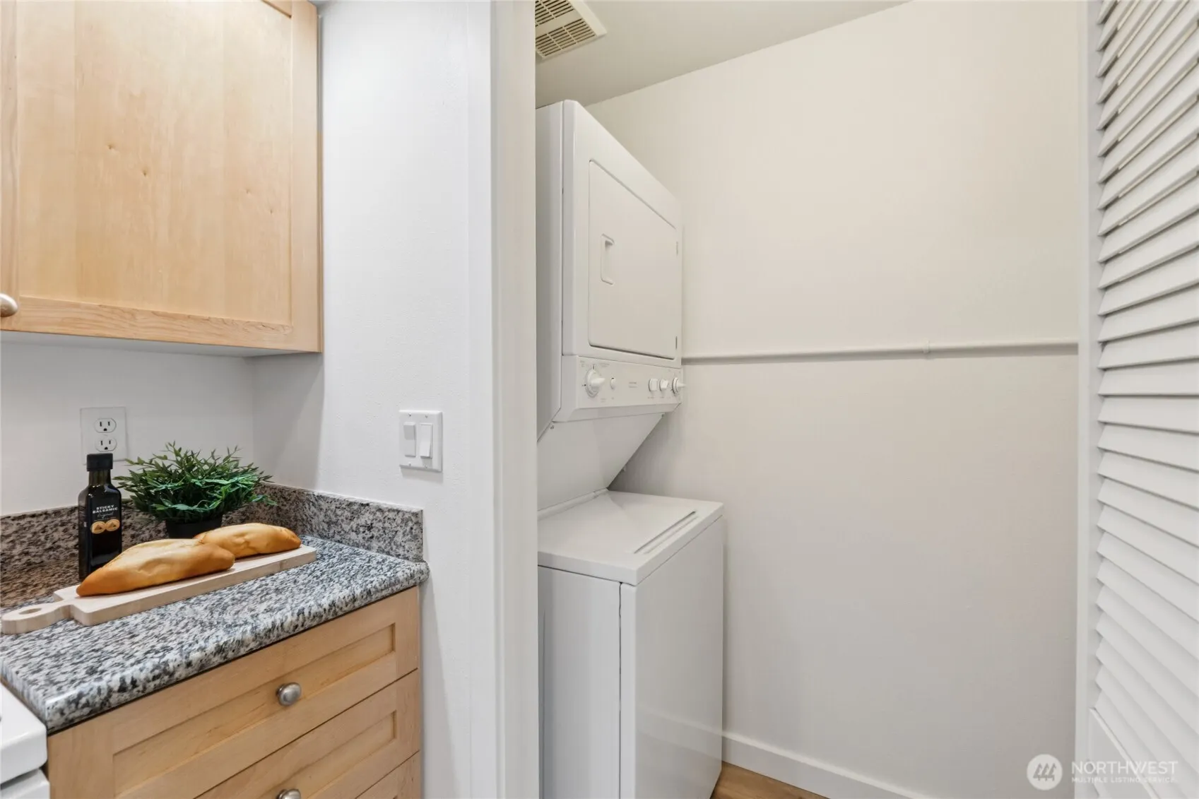 2331 42nd Avenue SW #414, Seattle, WA 98116