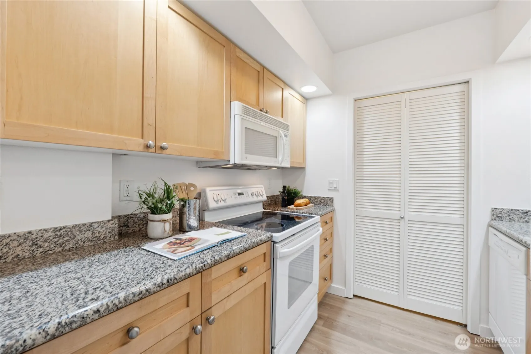 2331 42nd Avenue SW #414, Seattle, WA 98116