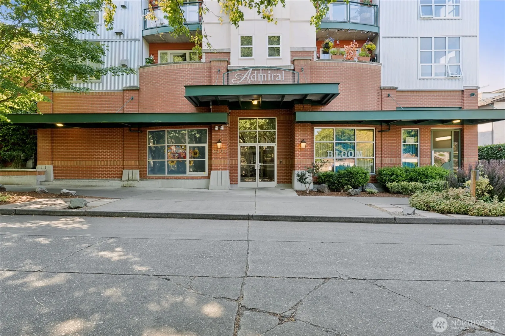 2331 42nd Avenue SW #414, Seattle, WA 98116