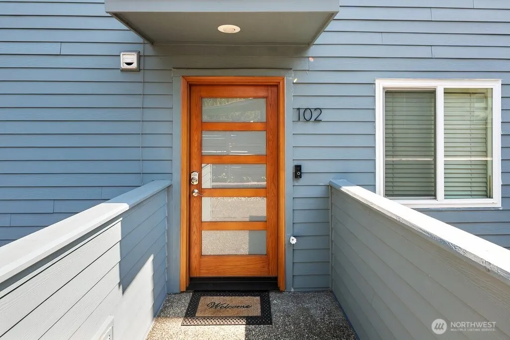 756 N 72nd Street #102, Seattle, WA 98103-0020