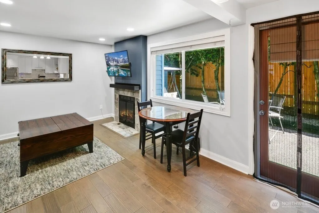 756 N 72nd Street #102, Seattle, WA 98103-0020