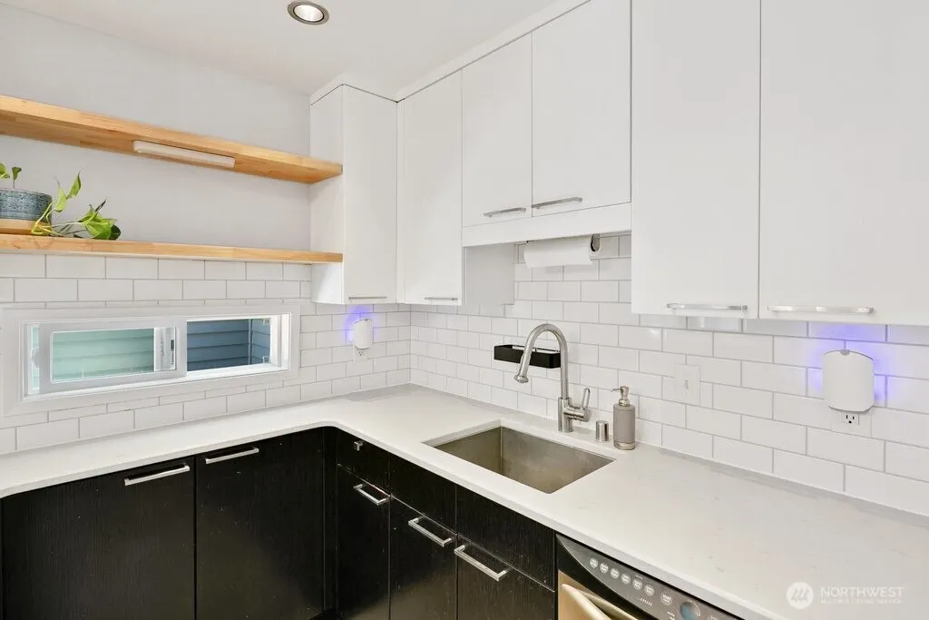 756 N 72nd Street #102, Seattle, WA 98103-0020