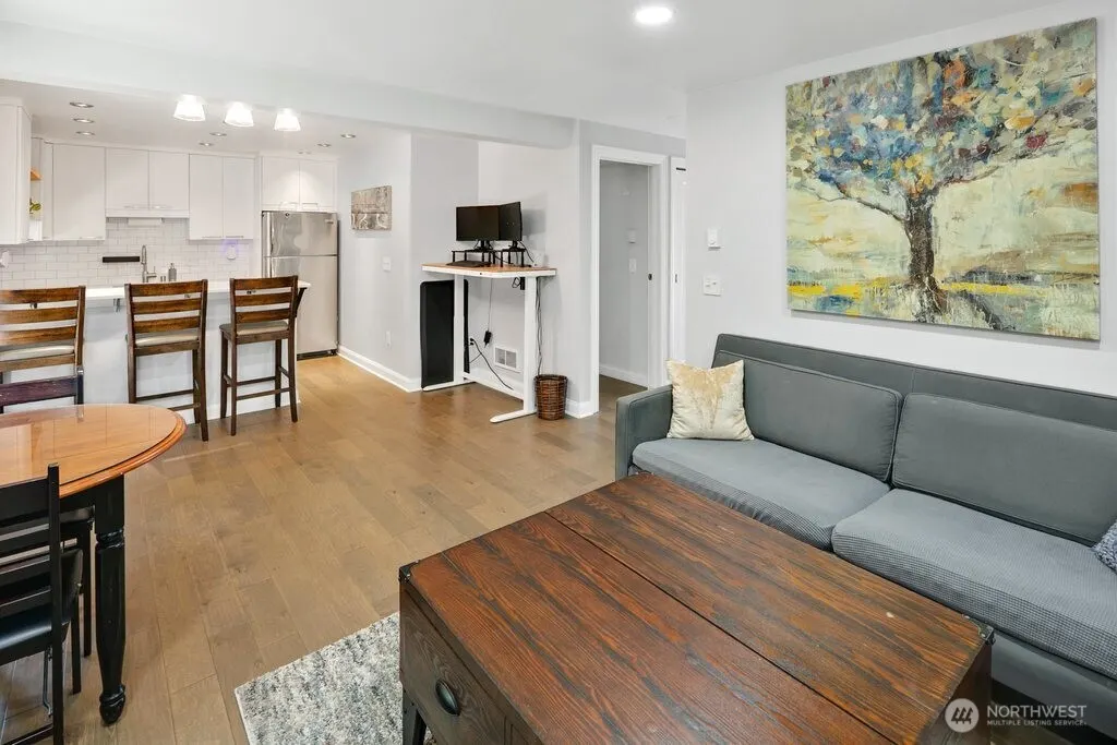 756 N 72nd Street #102, Seattle, WA 98103-0020