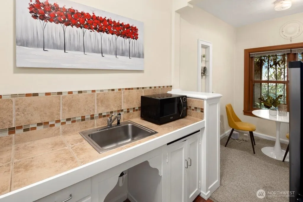 519 W Roy Street #112, Seattle, WA 98119