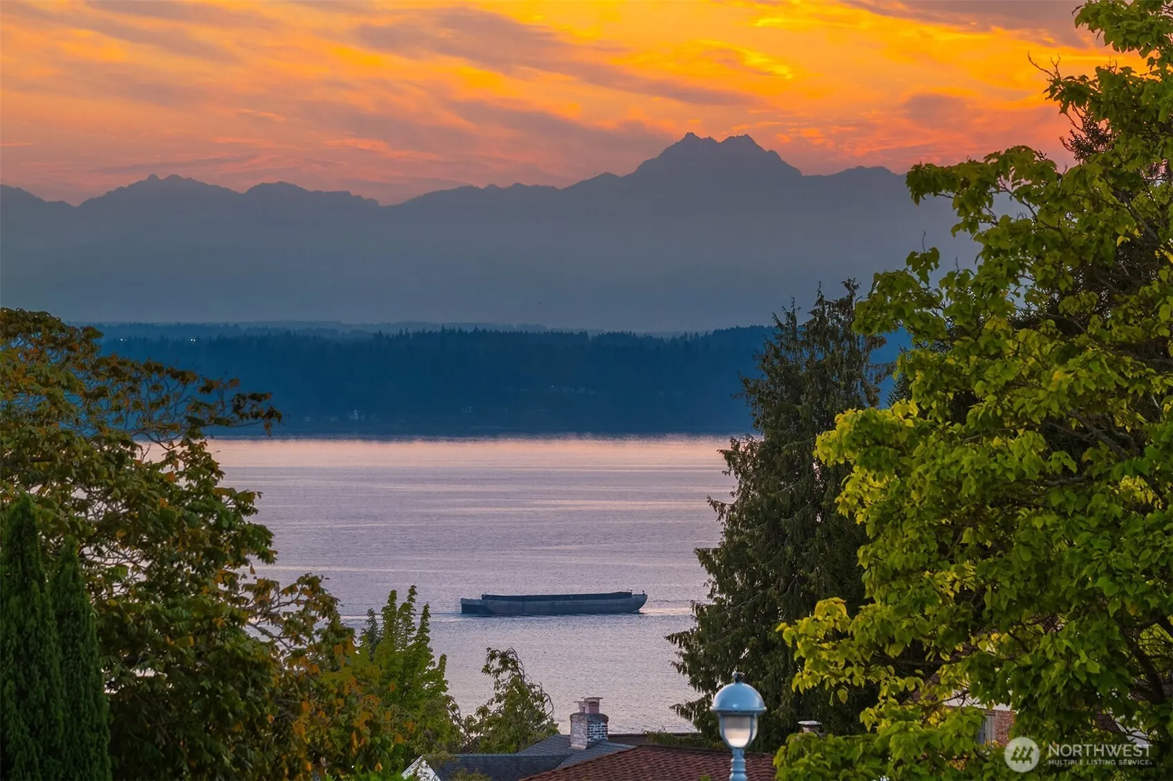 2538 Westmont Way W, Seattle, WA 98199-3720