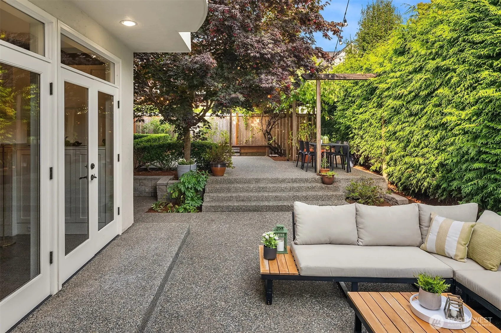 2538 Westmont Way W, Seattle, WA 98199-3720