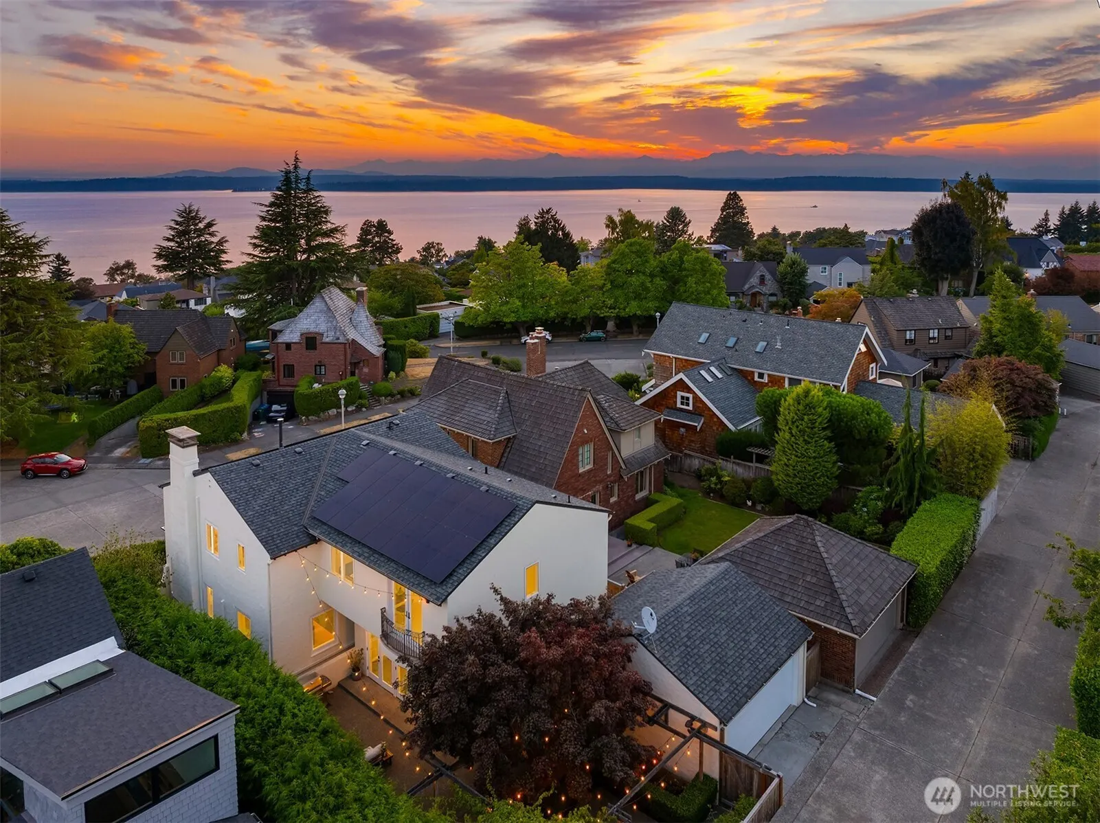2538 Westmont Way W, Seattle, WA 98199-3720