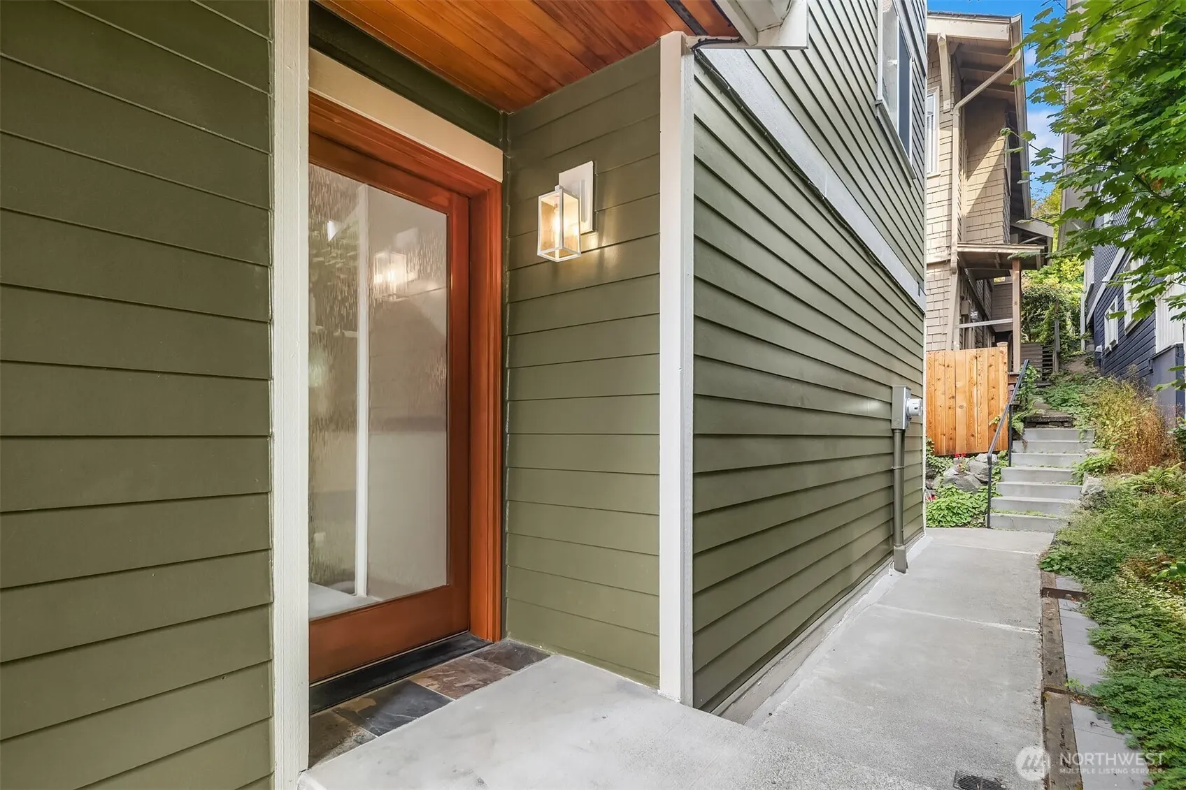 1915 9th Avenue W, Seattle, WA 98119