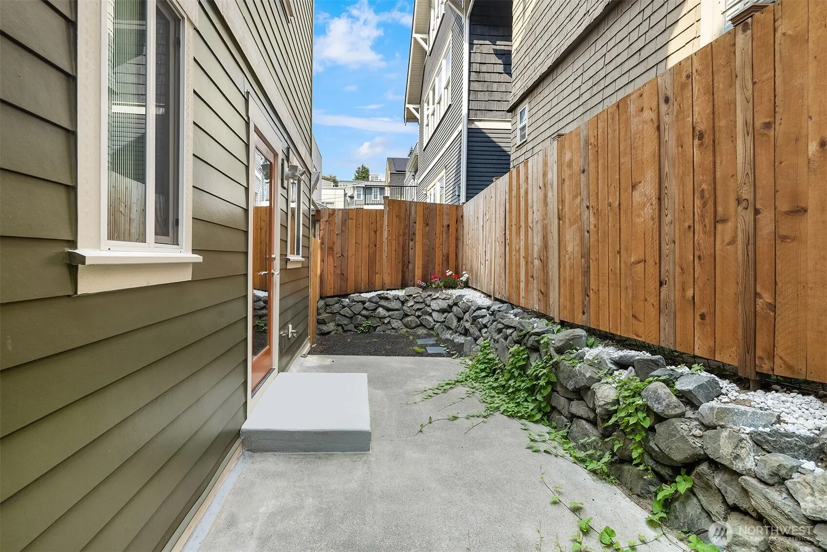 1915 9th Avenue W, Seattle, WA 98119