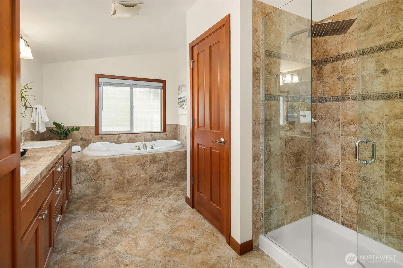 1915 9th Avenue W, Seattle, WA 98119
