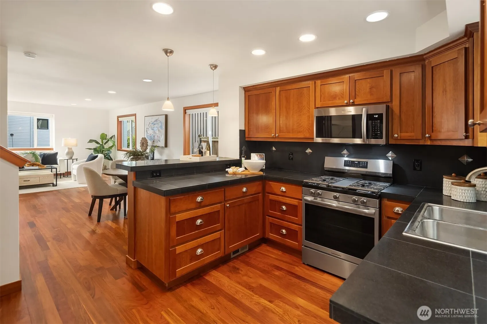 1915 9th Avenue W, Seattle, WA 98119