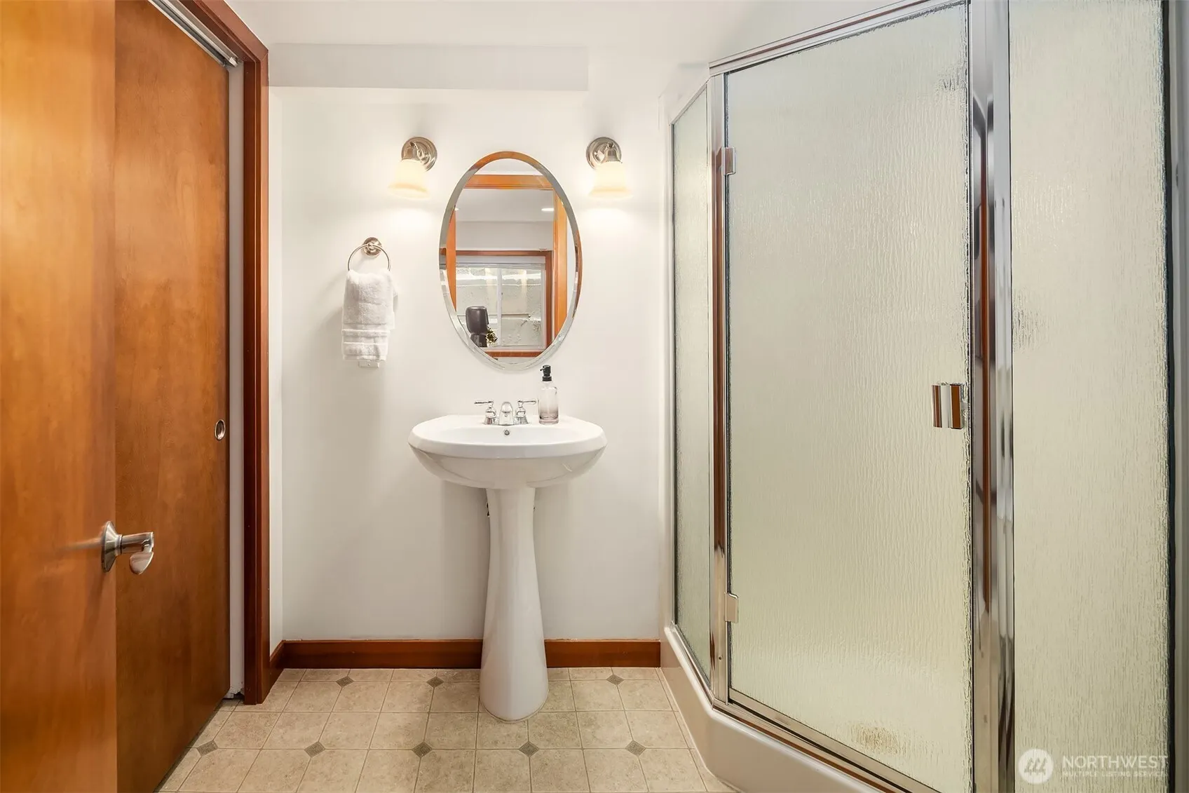 1915 9th Avenue W, Seattle, WA 98119