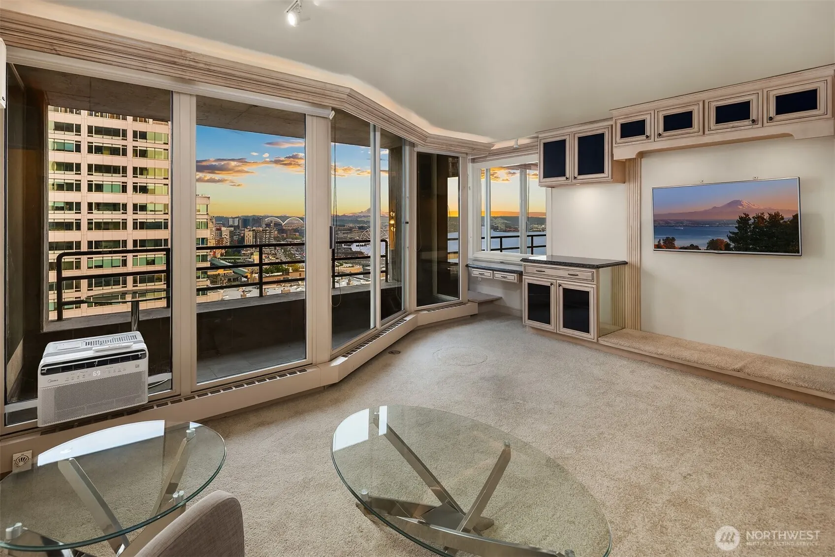 2125 1st Avenue #1205, Seattle, WA 98121