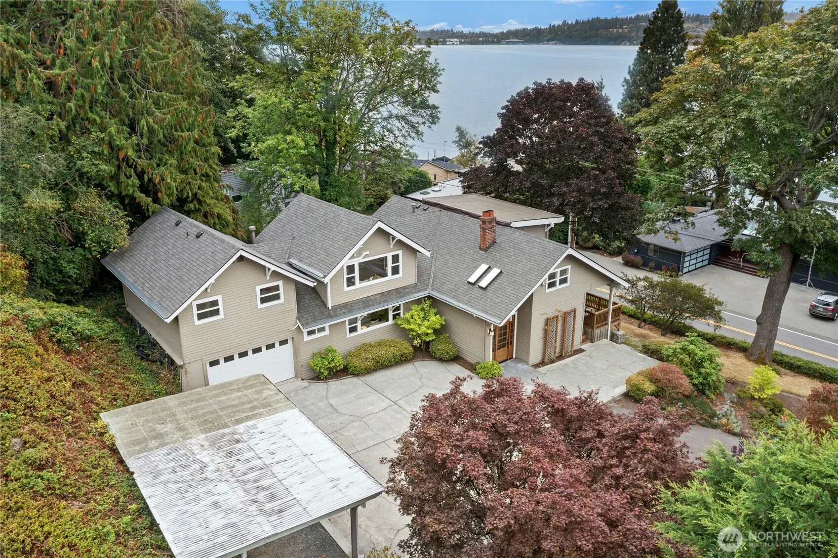 12506 Holmes Point Drive NE, Kirkland, WA 98034-5732