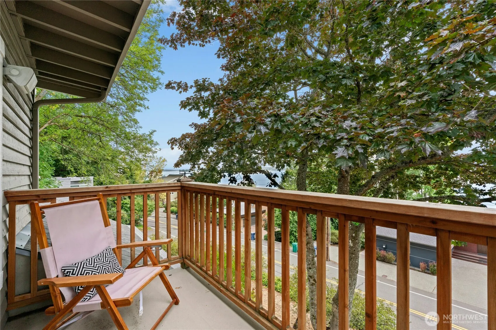 12506 Holmes Point Drive NE, Kirkland, WA 98034-5732