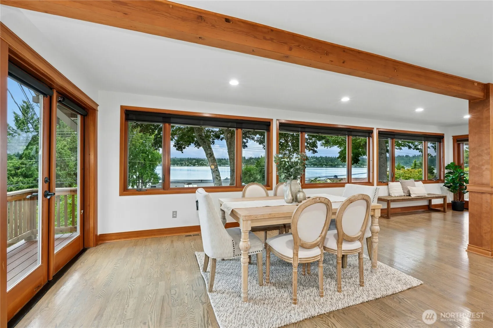 12506 Holmes Point Drive NE, Kirkland, WA 98034-5732