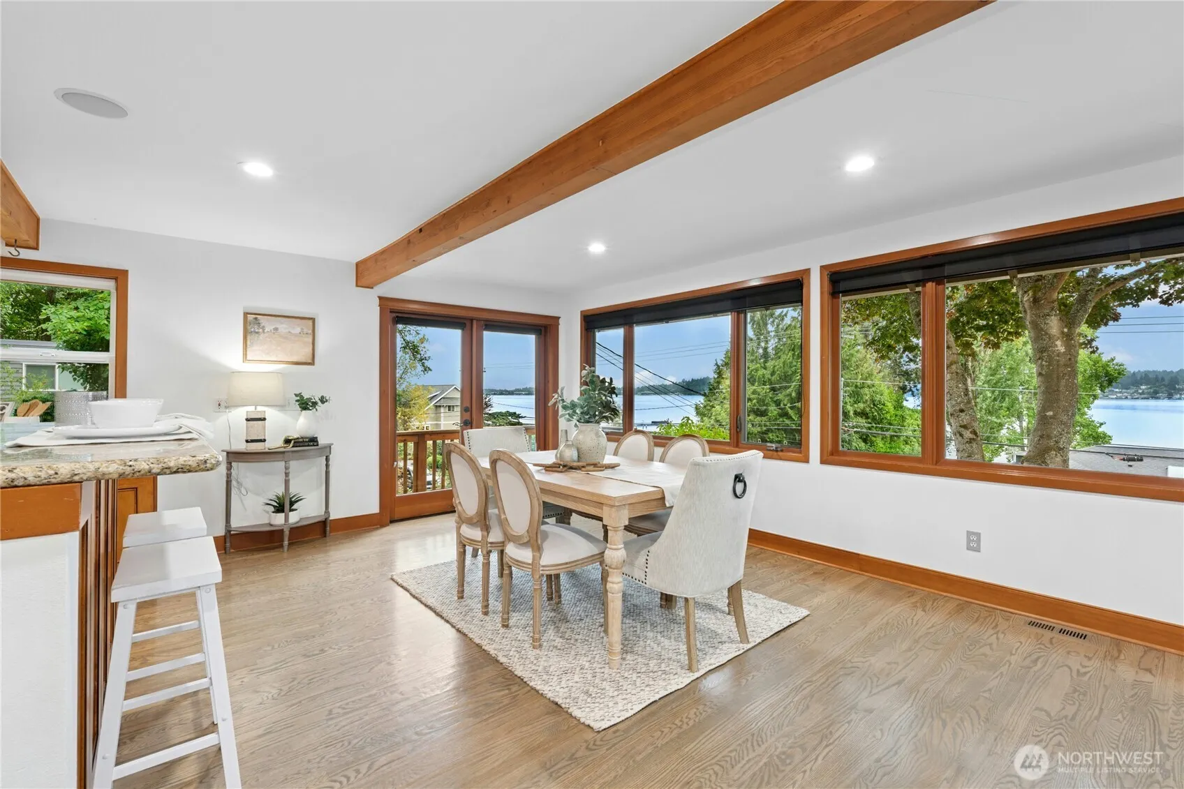 12506 Holmes Point Drive NE, Kirkland, WA 98034-5732
