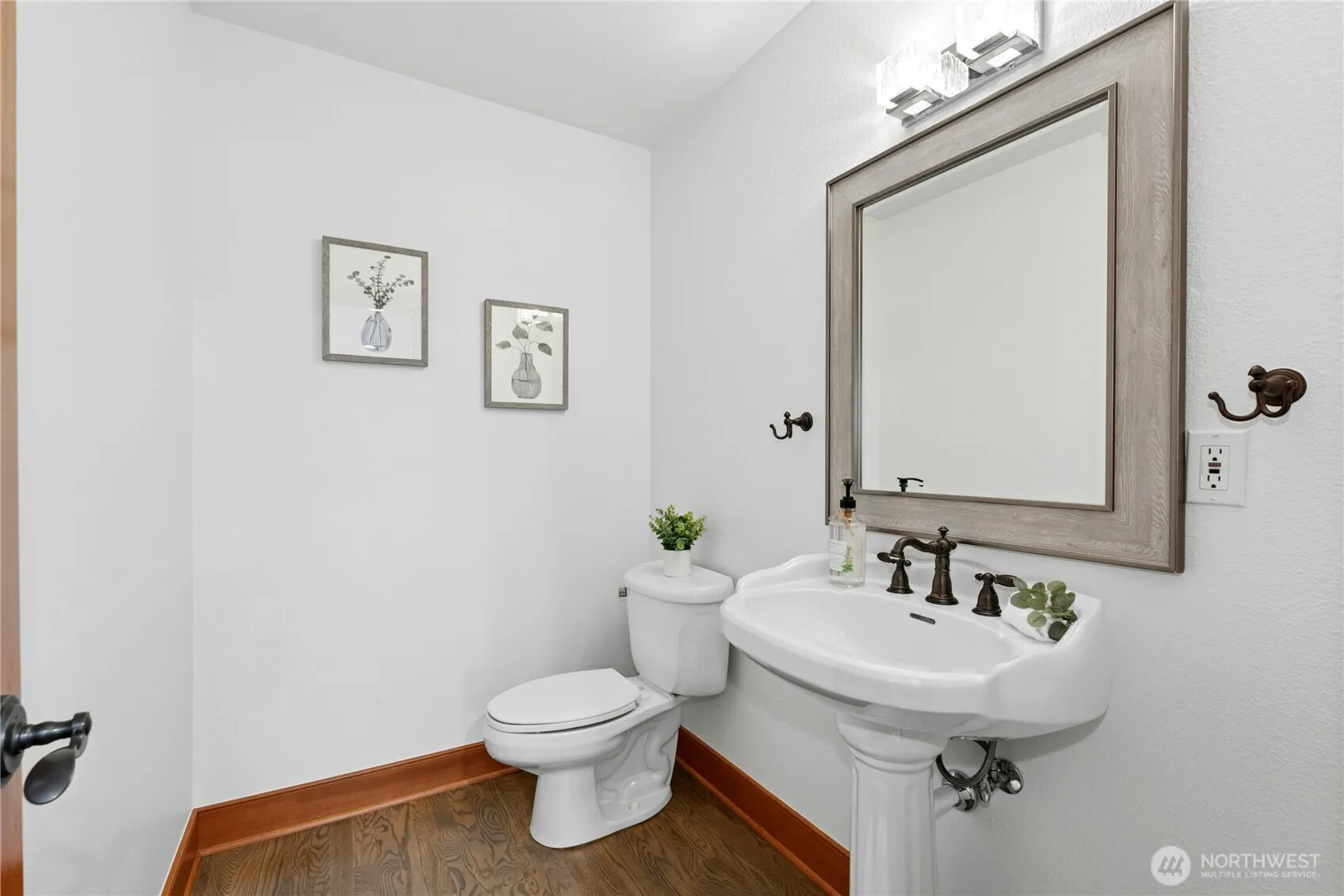 12506 Holmes Point Drive NE, Kirkland, WA 98034-5732