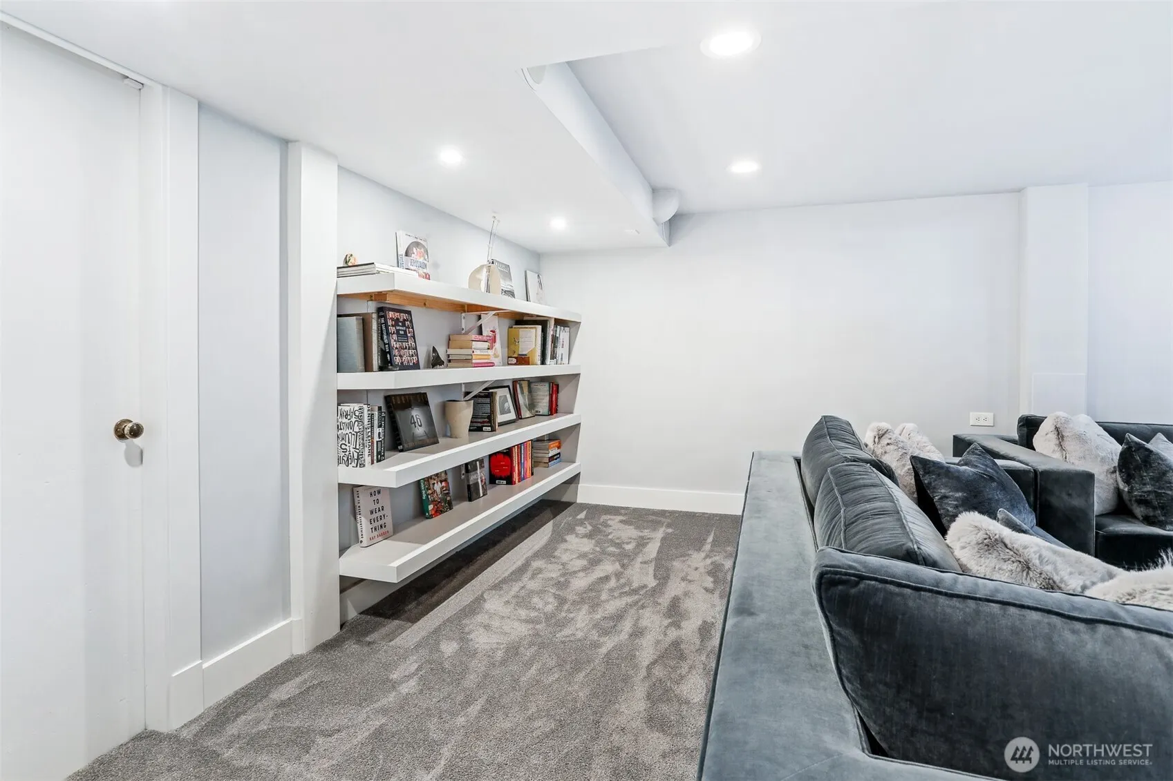 2617 32nd Avenue W, Seattle, WA 98199