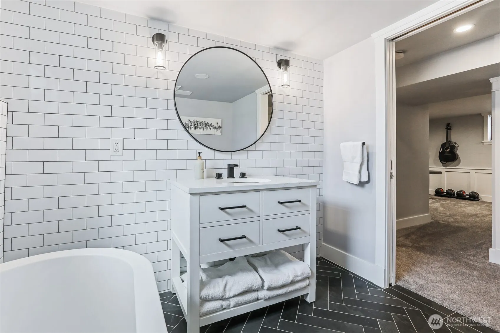 2617 32nd Avenue W, Seattle, WA 98199