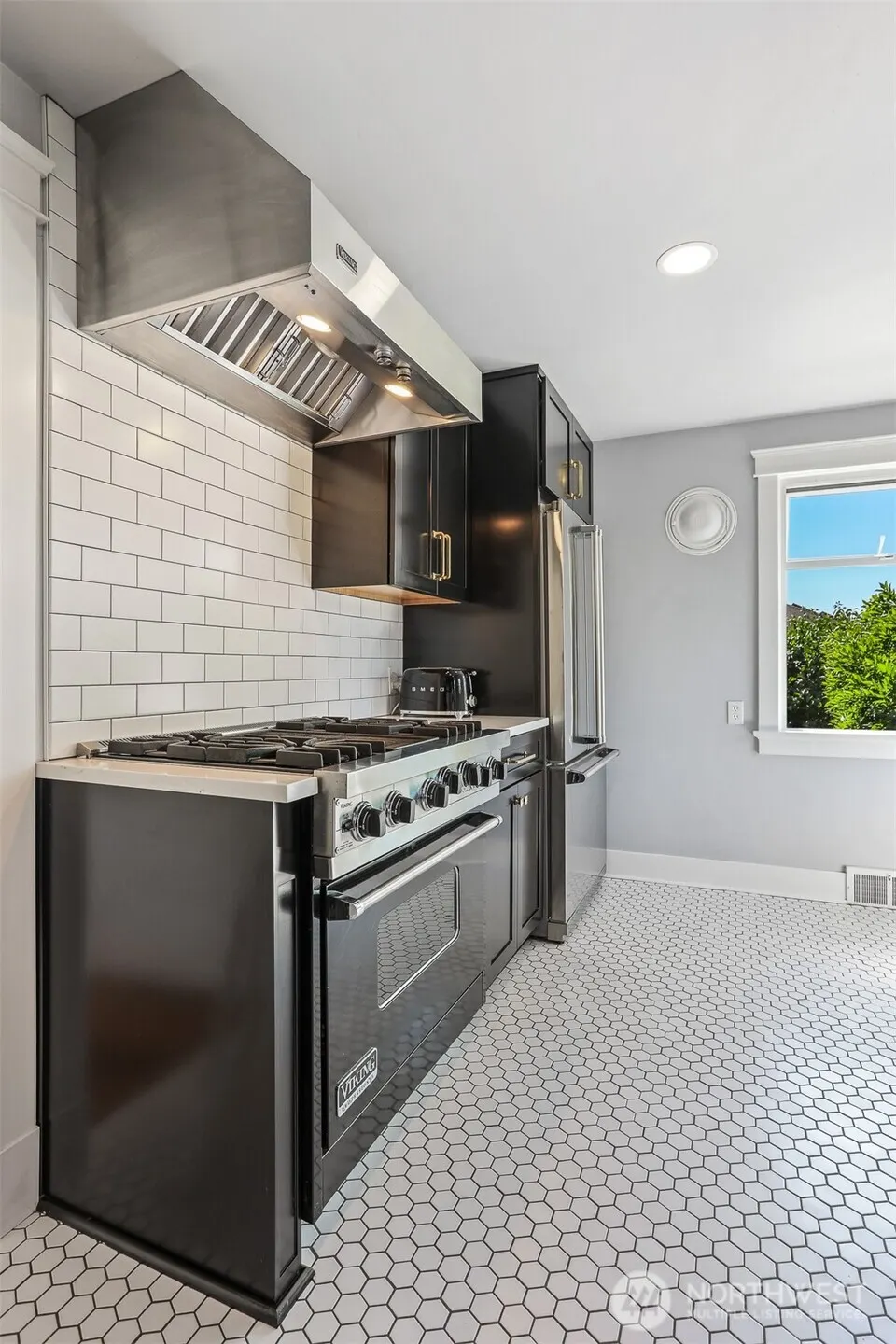 2617 32nd Avenue W, Seattle, WA 98199