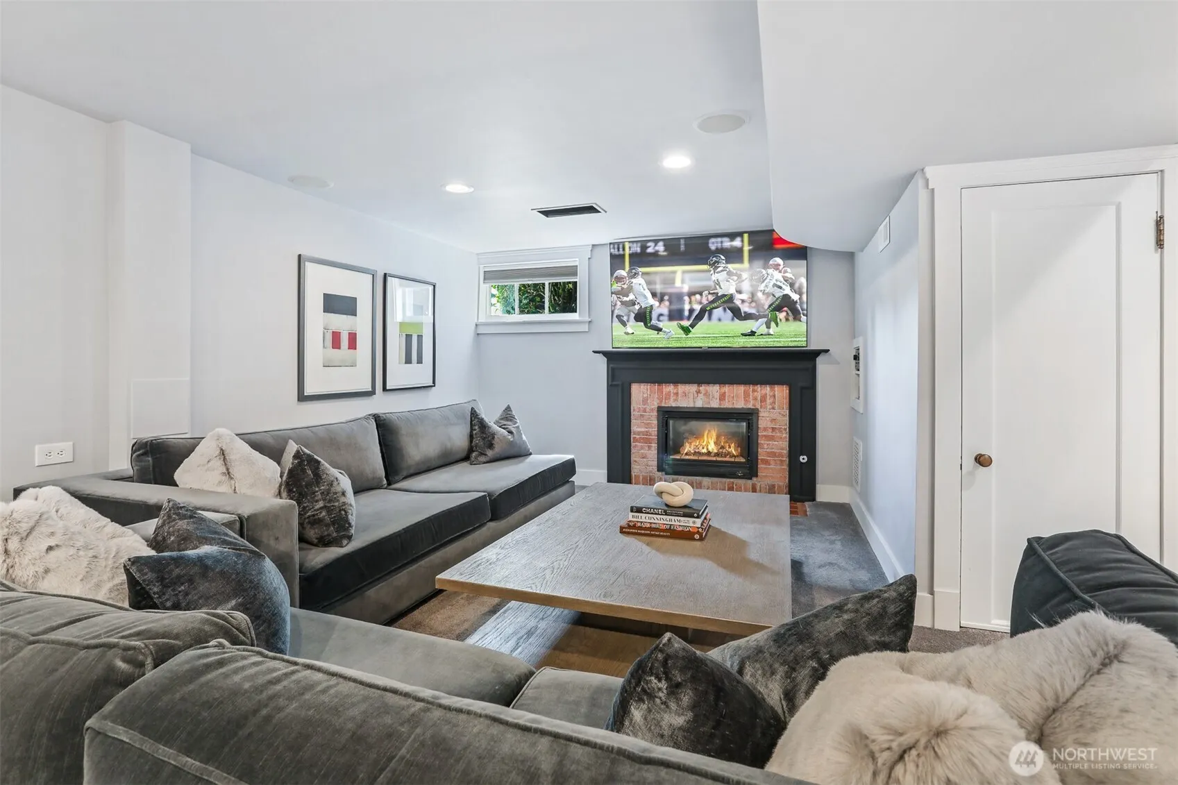 2617 32nd Avenue W, Seattle, WA 98199