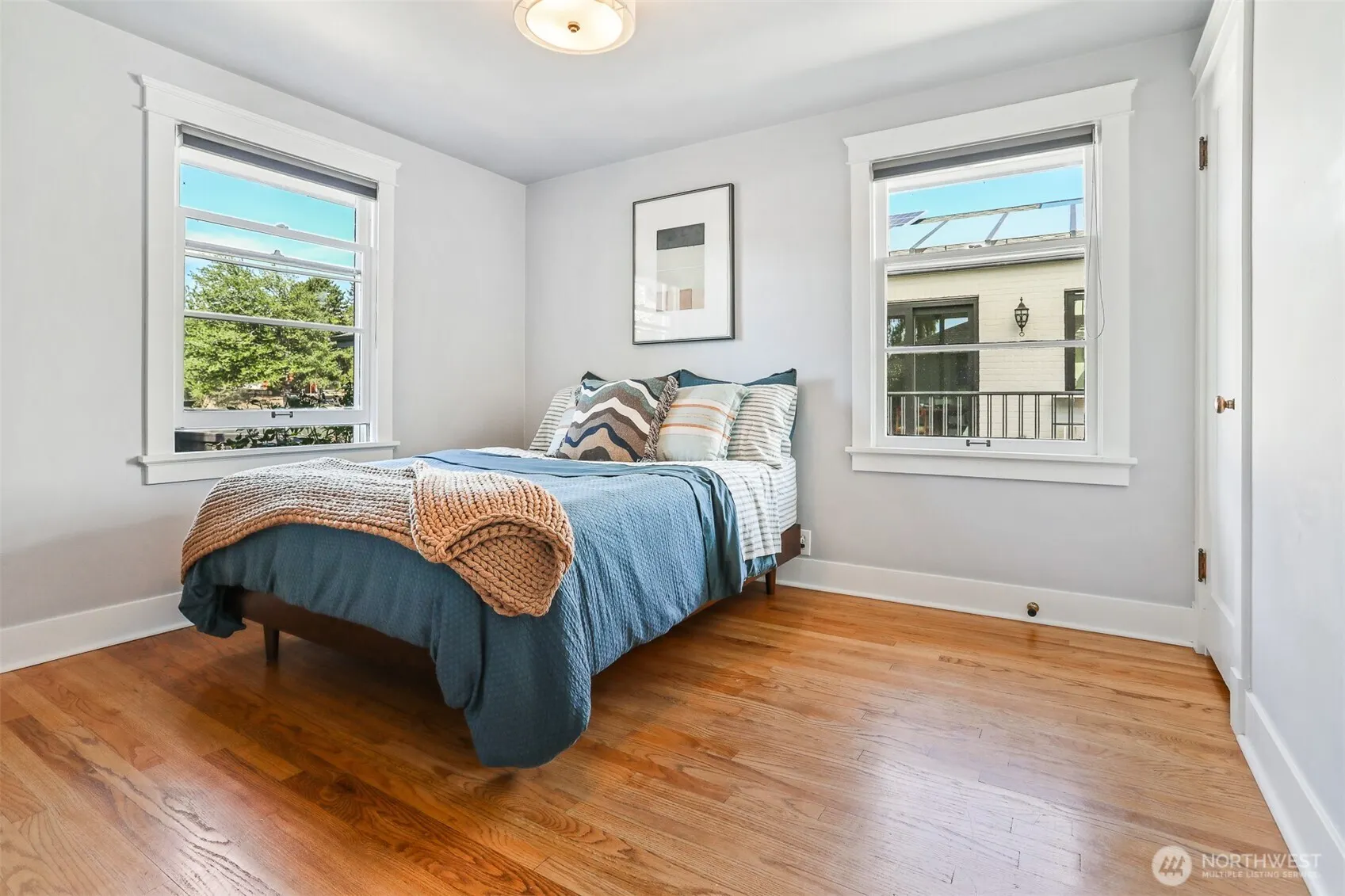 2617 32nd Avenue W, Seattle, WA 98199