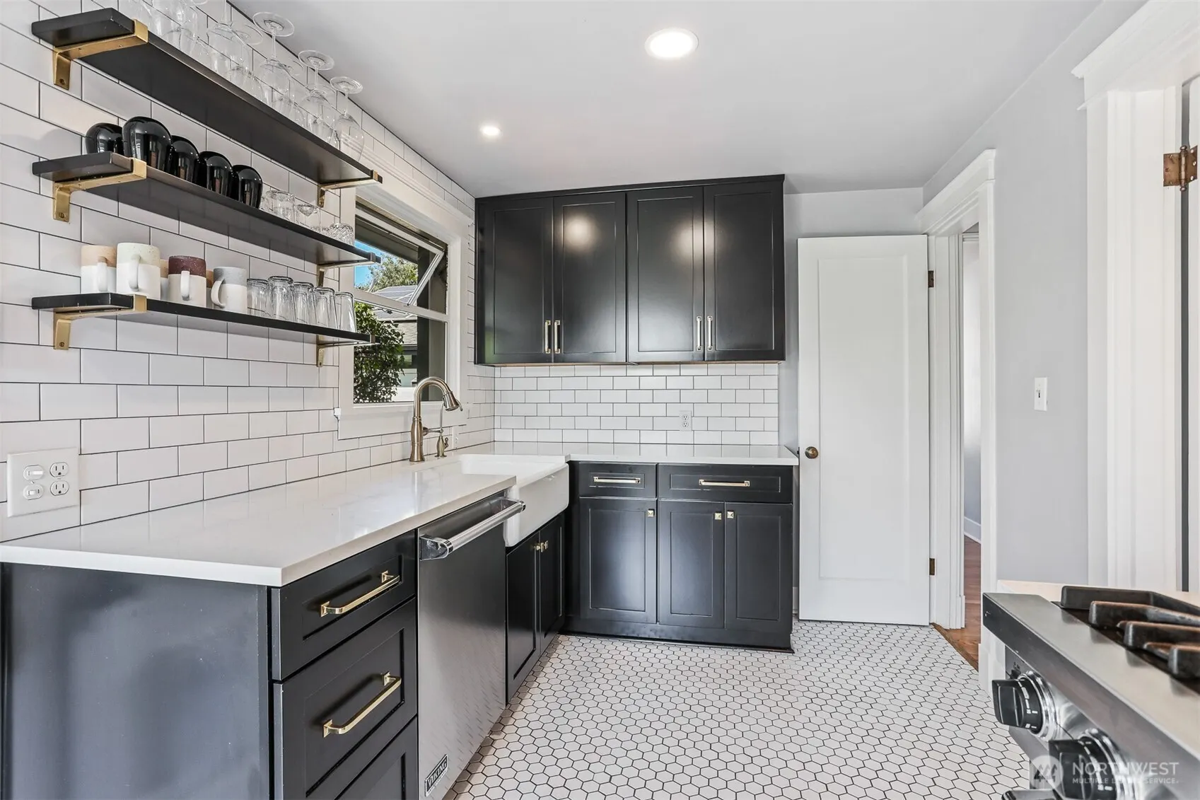 2617 32nd Avenue W, Seattle, WA 98199
