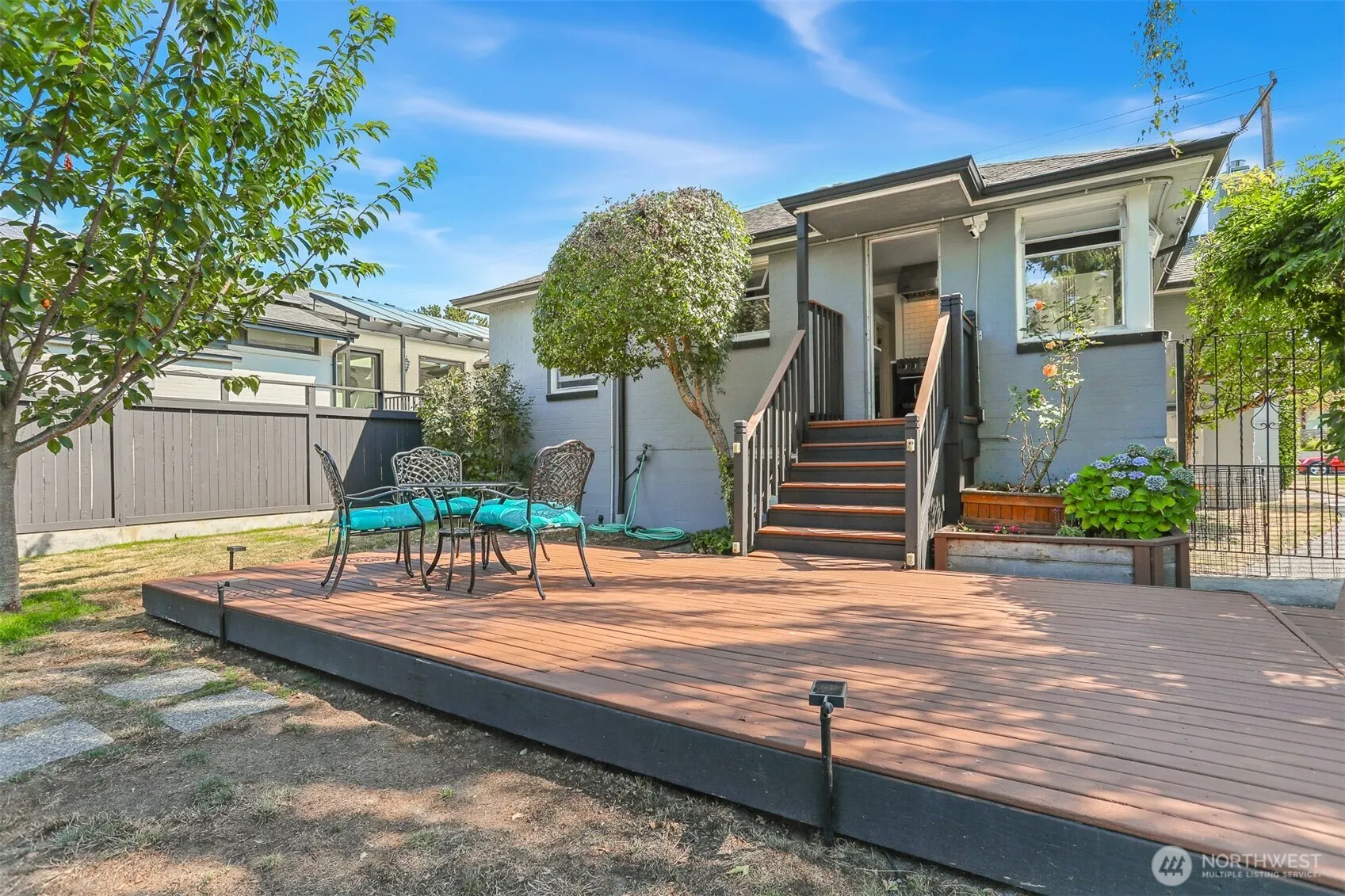 2617 32nd Avenue W, Seattle, WA 98199