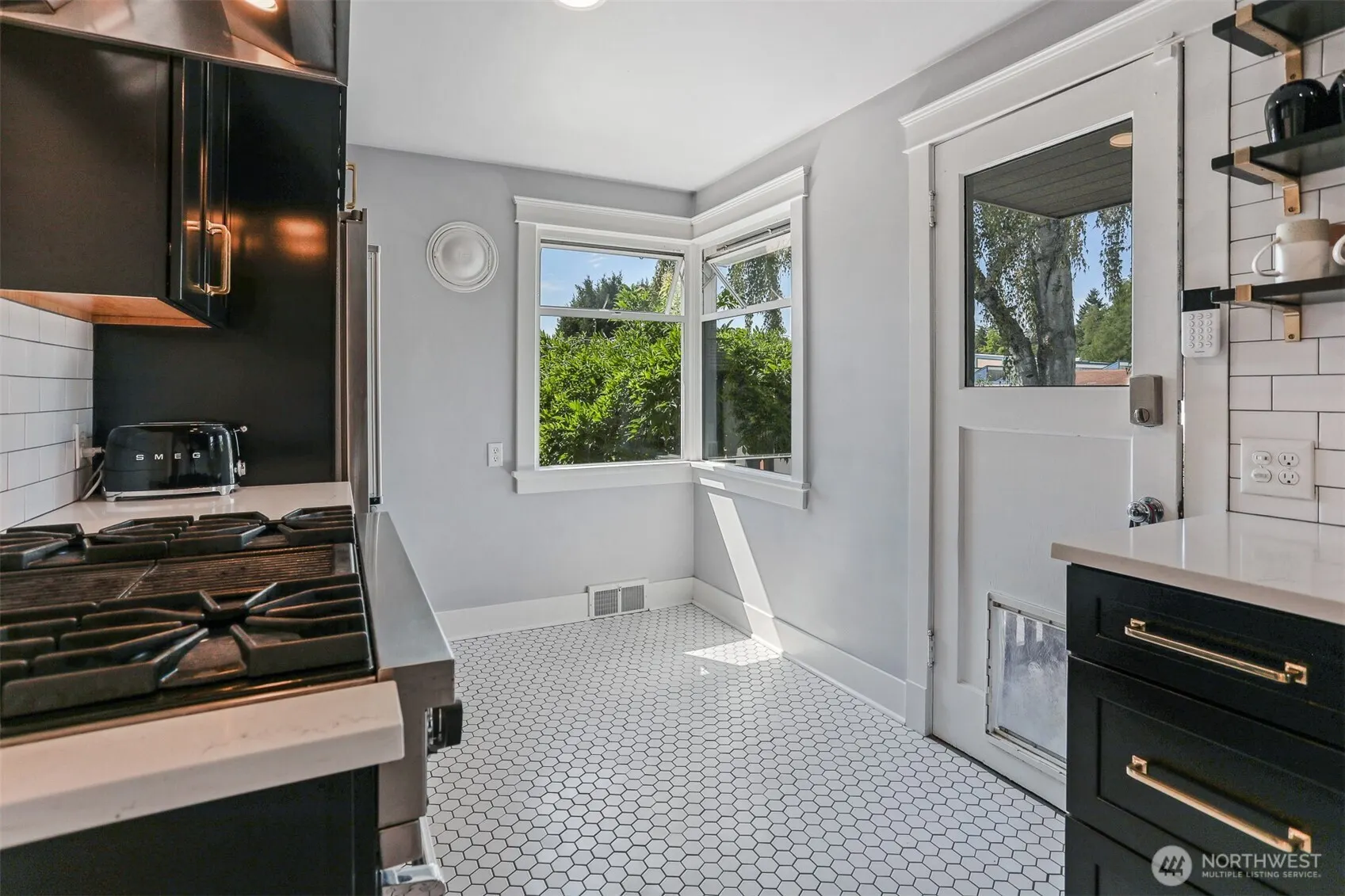 2617 32nd Avenue W, Seattle, WA 98199
