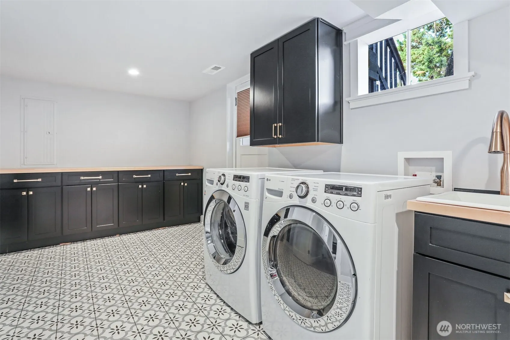 2617 32nd Avenue W, Seattle, WA 98199