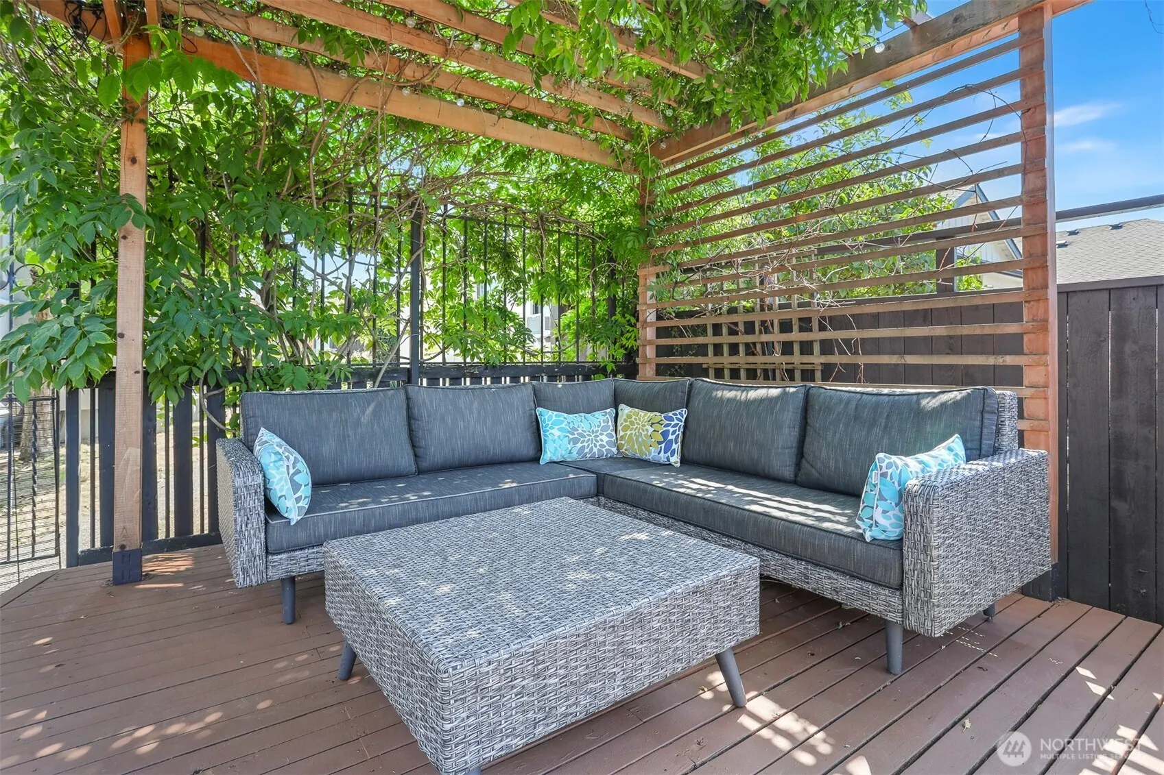 2617 32nd Avenue W, Seattle, WA 98199
