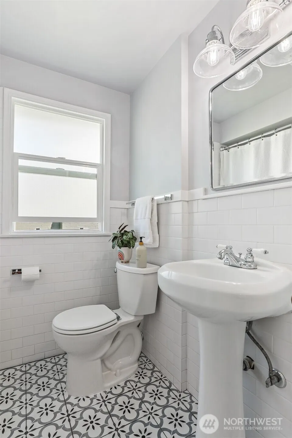2617 32nd Avenue W, Seattle, WA 98199