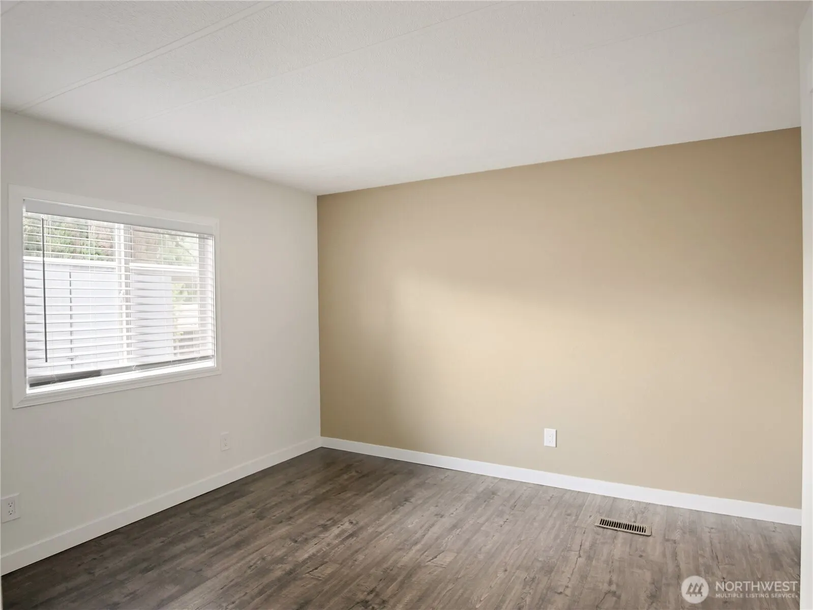415 Lakeview Road #F16, Lynnwood, WA 98087