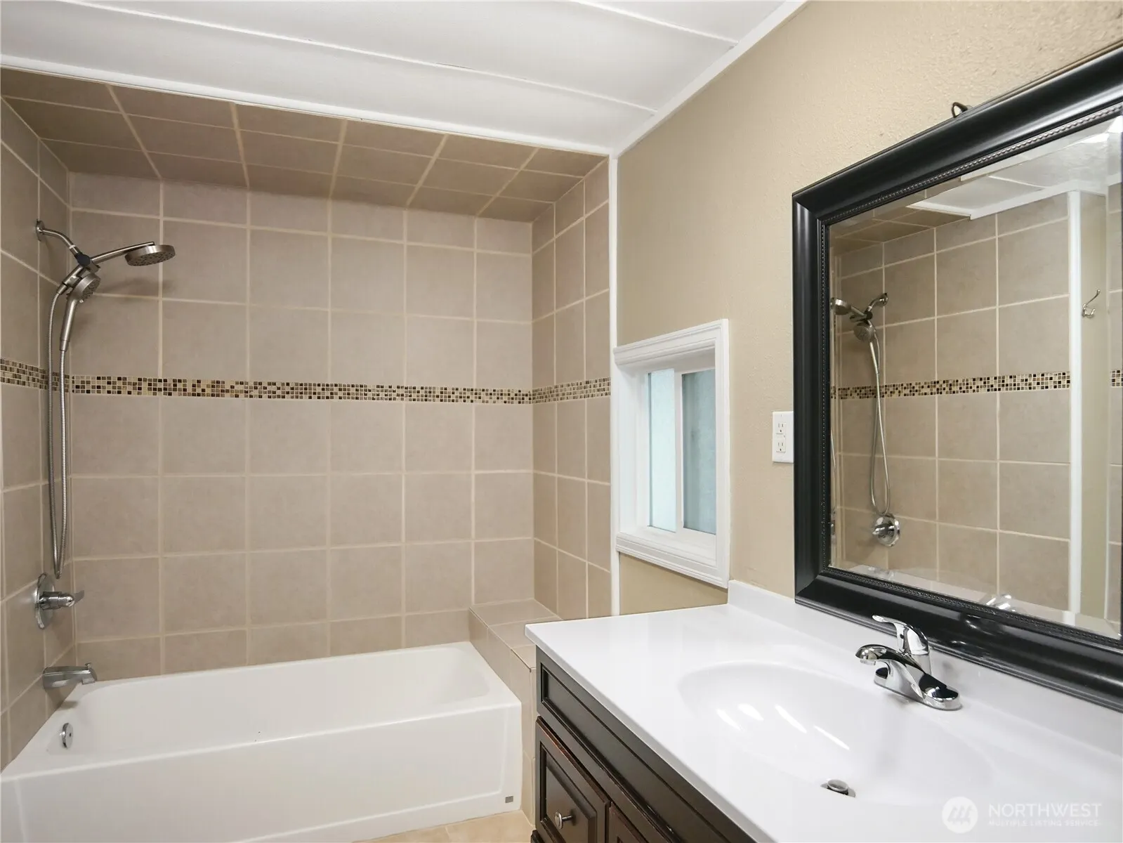 415 Lakeview Road #F16, Lynnwood, WA 98087