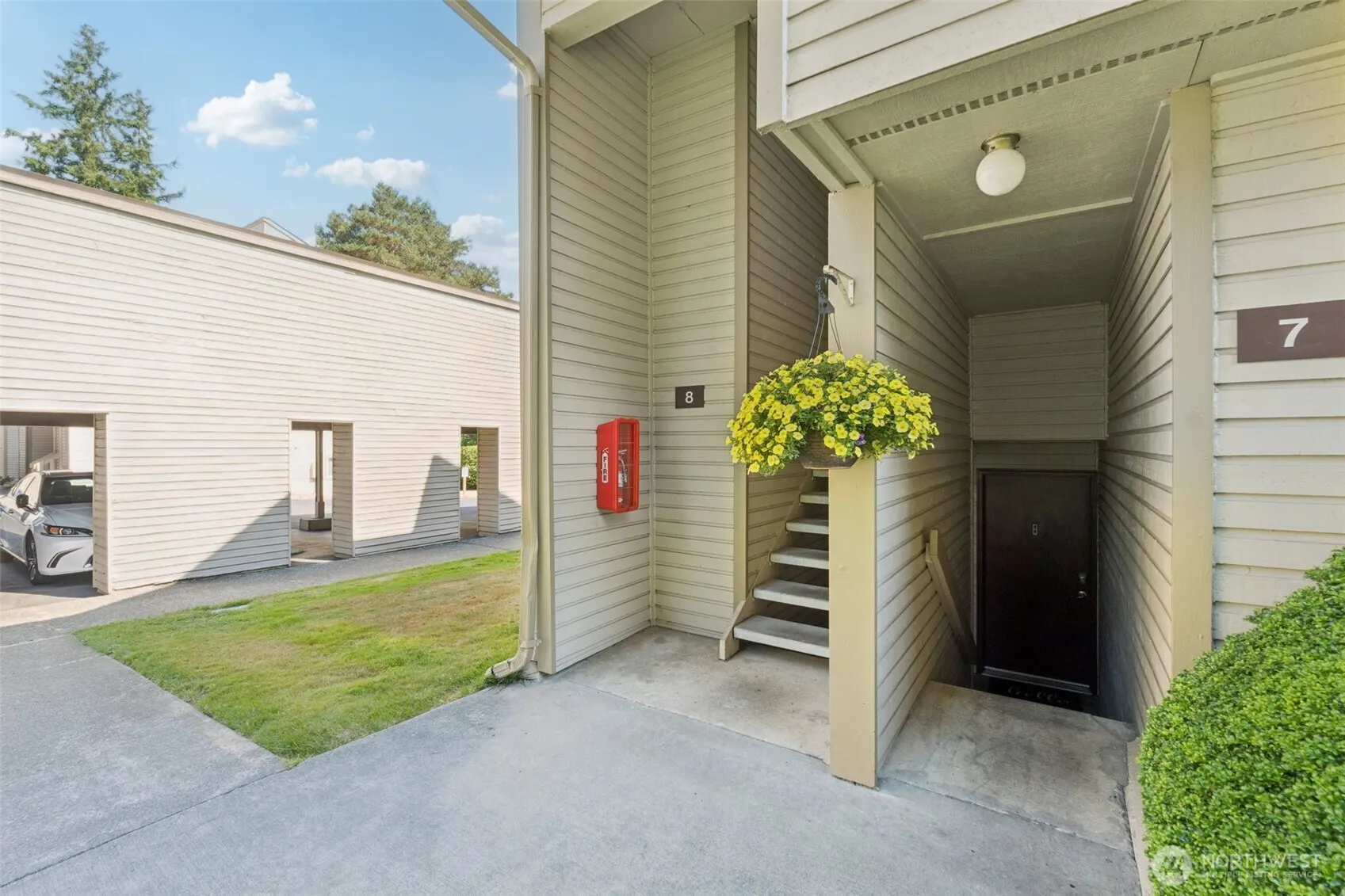 14717 NE 44th Pl #R7, Bellevue, WA 98007