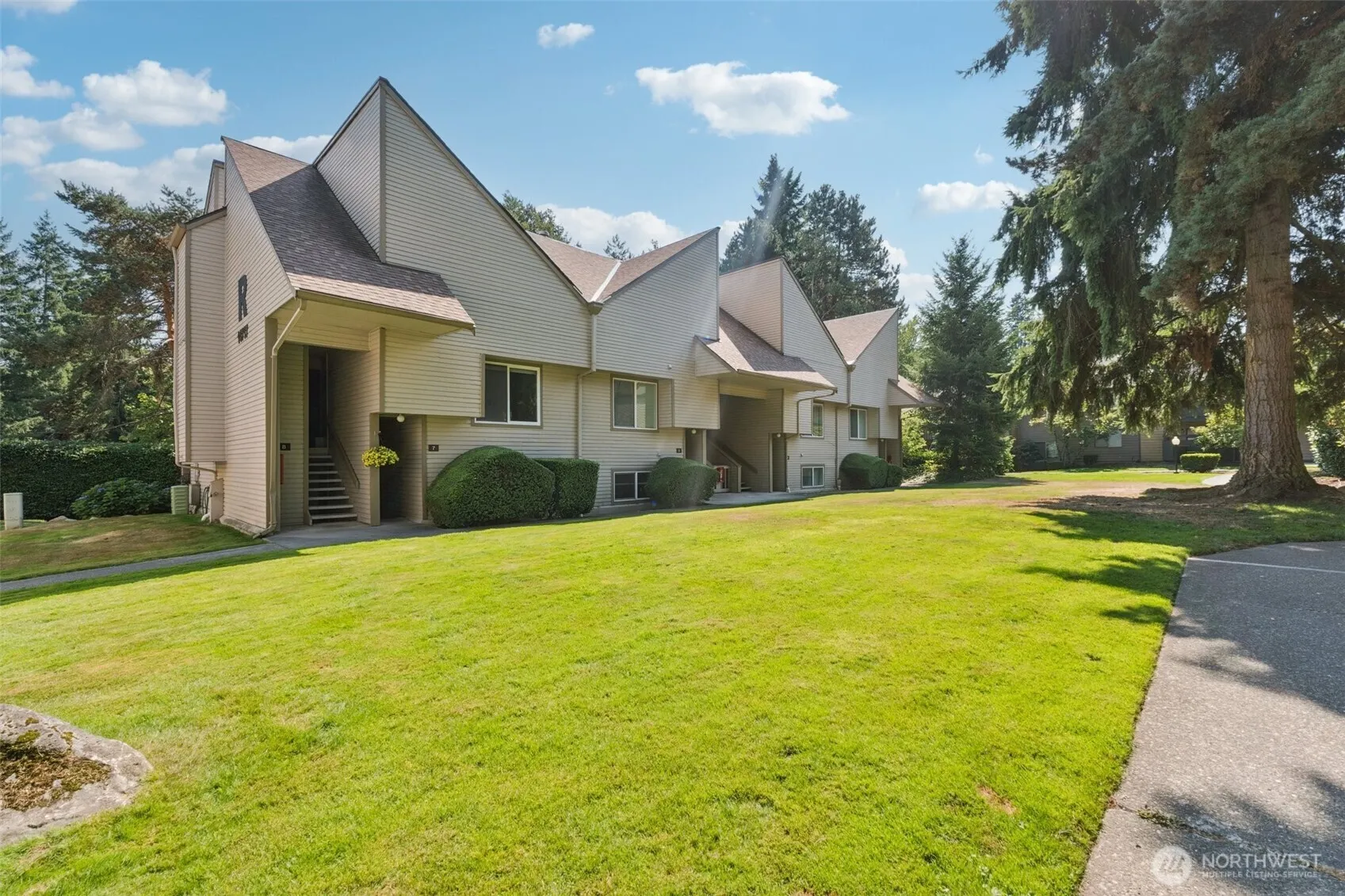 14717 NE 44th Pl #R7, Bellevue, WA 98007