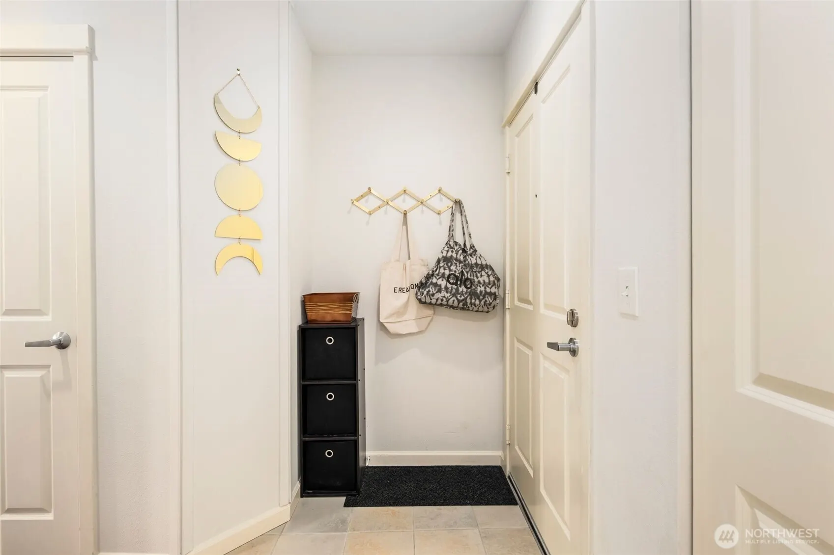 1000 Aurora Avenue N #N210, Seattle, WA 98109