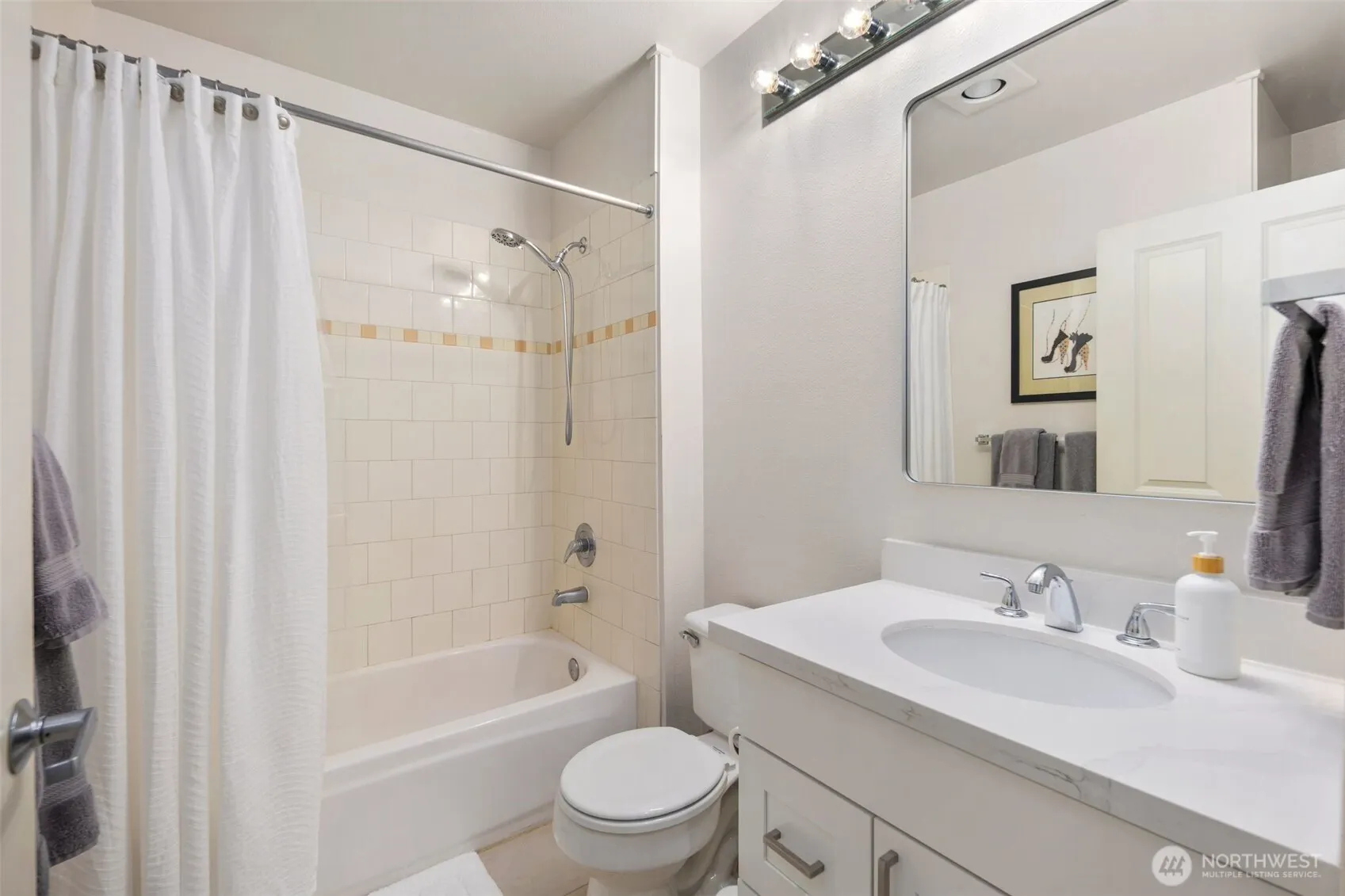 1000 Aurora Avenue N #N210, Seattle, WA 98109
