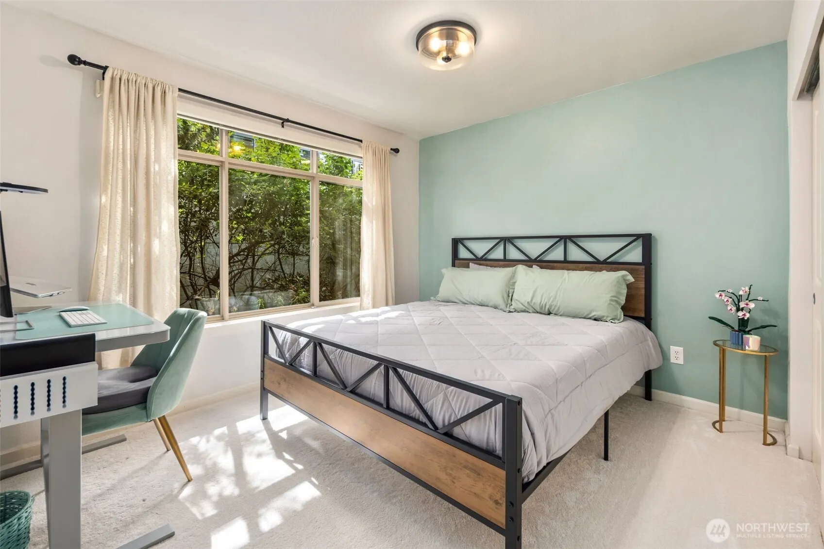 1000 Aurora Avenue N #N210, Seattle, WA 98109