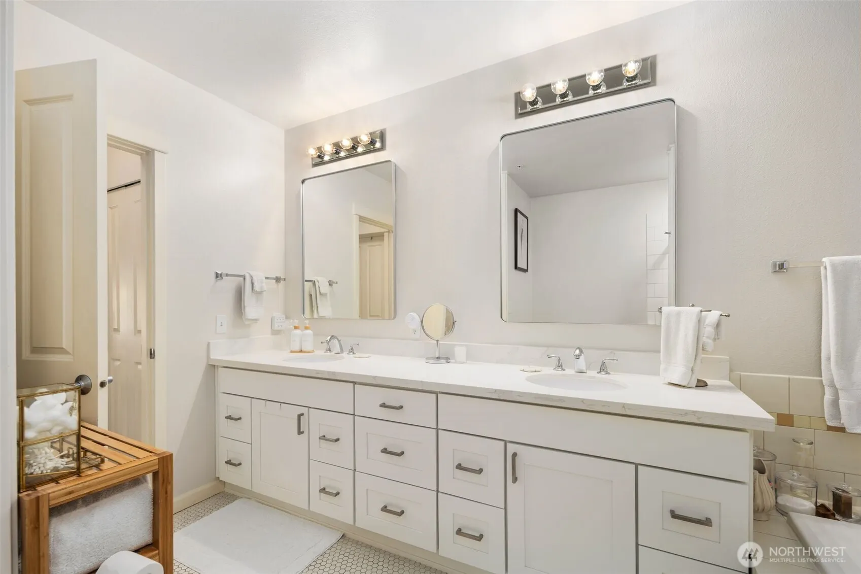 1000 Aurora Avenue N #N210, Seattle, WA 98109