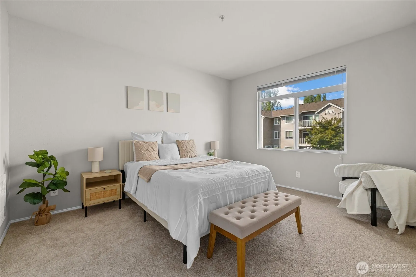 573 241st Lane SE ##4, Sammamish, WA 98074